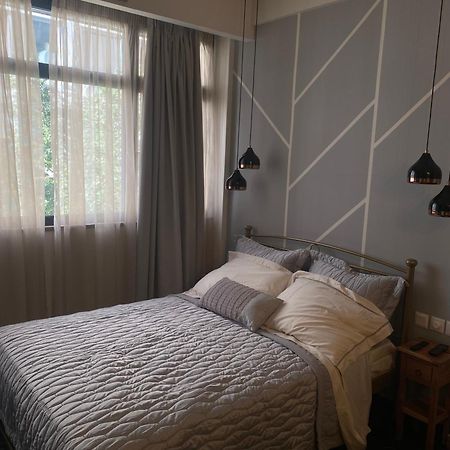 Condo Next To Metro St Athens! Ngoại thất bức ảnh